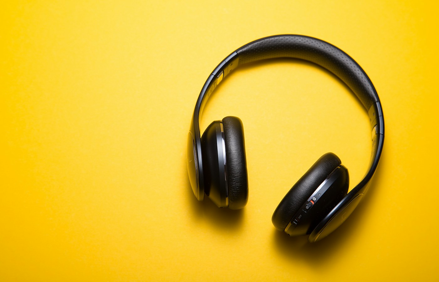 Headphones for listening in a study space
